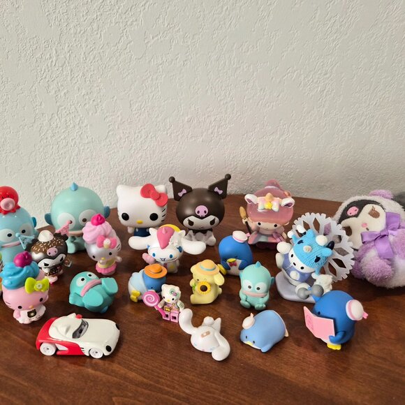 Sanrio Collectible/Figurine Lot - Picture 5 of 7